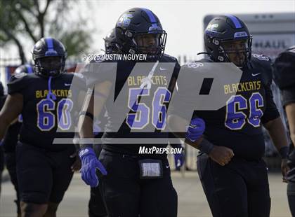 Thumbnail 3 in Davenport vs. Bay City (UIL Football 4A D1 Regional Semifinal) photogallery.