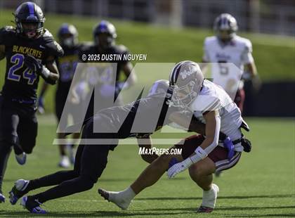 Thumbnail 2 in Davenport vs. Bay City (UIL Football 4A D1 Regional Semifinal) photogallery.