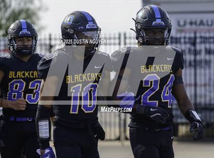 Thumbnail 2 in Davenport vs. Bay City (UIL Football 4A D1 Regional Semifinal) photogallery.