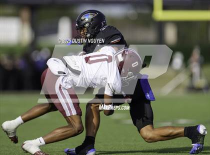 Thumbnail 1 in Davenport vs. Bay City (UIL Football 4A D1 Regional Semifinal) photogallery.