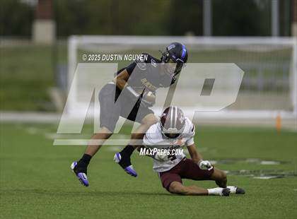 Thumbnail 1 in Davenport vs. Bay City (UIL Football 4A D1 Regional Semifinal) photogallery.
