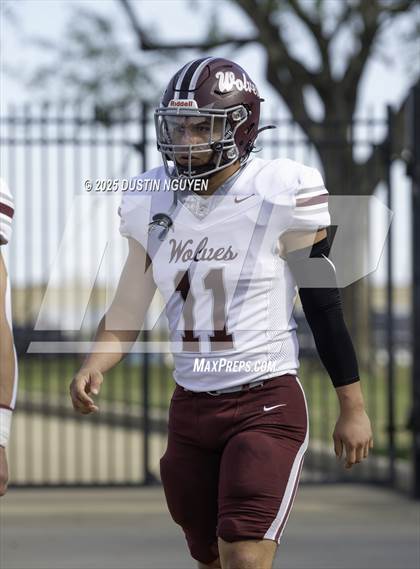 Thumbnail 1 in Davenport vs. Bay City (UIL Football 4A D1 Regional Semifinal) photogallery.