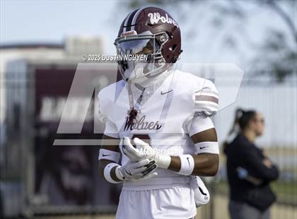 Thumbnail 2 in Davenport vs. Bay City (UIL Football 4A D1 Regional Semifinal) photogallery.