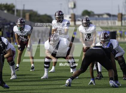 Thumbnail 2 in Davenport vs. Bay City (UIL Football 4A D1 Regional Semifinal) photogallery.