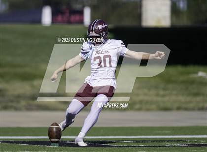 Thumbnail 3 in Davenport vs. Bay City (UIL Football 4A D1 Regional Semifinal) photogallery.