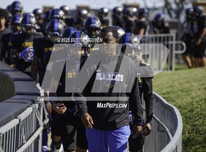 Thumbnail 1 in Davenport vs. Bay City (UIL Football 4A D1 Regional Semifinal) photogallery.