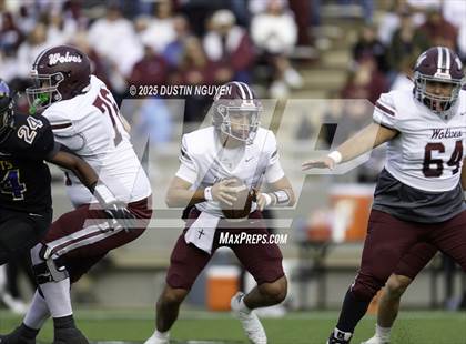 Thumbnail 2 in Davenport vs. Bay City (UIL Football 4A D1 Regional Semifinal) photogallery.
