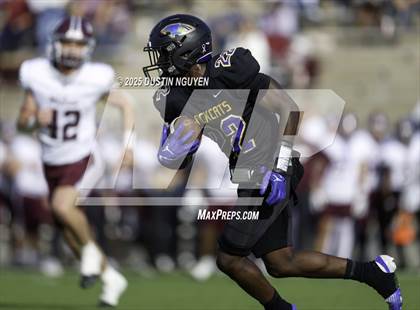 Thumbnail 2 in Davenport vs. Bay City (UIL Football 4A D1 Regional Semifinal) photogallery.