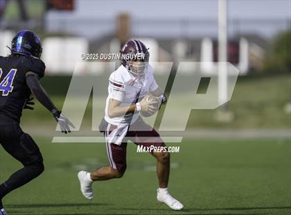 Thumbnail 3 in Davenport vs. Bay City (UIL Football 4A D1 Regional Semifinal) photogallery.