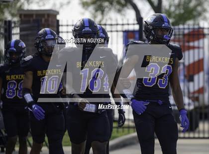 Thumbnail 1 in Davenport vs. Bay City (UIL Football 4A D1 Regional Semifinal) photogallery.