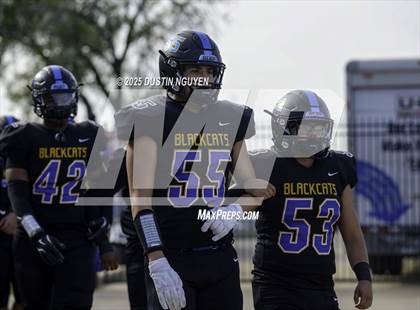 Thumbnail 1 in Davenport vs. Bay City (UIL Football 4A D1 Regional Semifinal) photogallery.