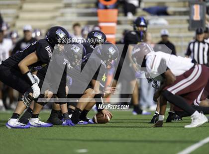 Thumbnail 2 in Davenport vs. Bay City (UIL Football 4A D1 Regional Semifinal) photogallery.