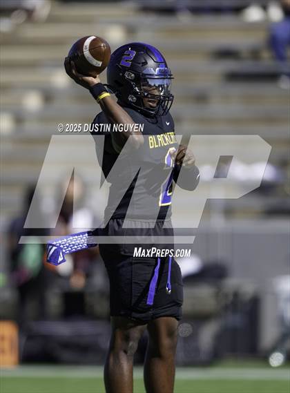 Thumbnail 1 in Davenport vs. Bay City (UIL Football 4A D1 Regional Semifinal) photogallery.