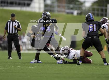 Thumbnail 2 in Davenport vs. Bay City (UIL Football 4A D1 Regional Semifinal) photogallery.