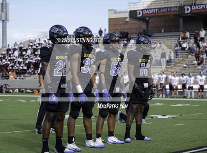 Thumbnail 1 in Davenport vs. Bay City (UIL Football 4A D1 Regional Semifinal) photogallery.