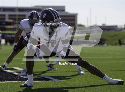 Thumbnail 2 in Davenport vs. Bay City (UIL Football 4A D1 Regional Semifinal) photogallery.
