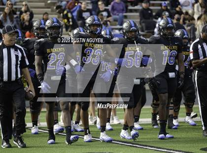 Thumbnail 3 in Davenport vs. Bay City (UIL Football 4A D1 Regional Semifinal) photogallery.