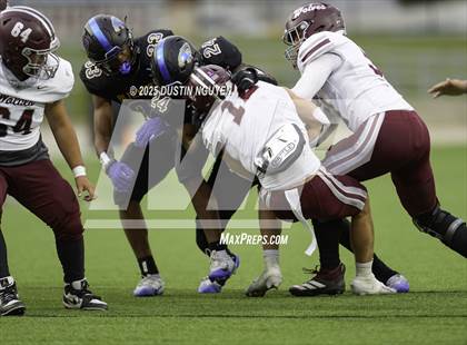 Thumbnail 2 in Davenport vs. Bay City (UIL Football 4A D1 Regional Semifinal) photogallery.