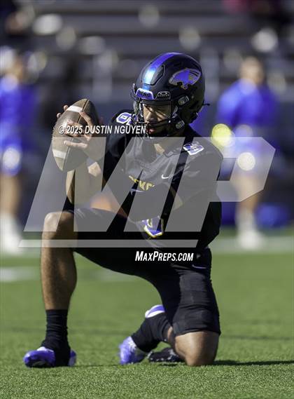 Thumbnail 3 in Davenport vs. Bay City (UIL Football 4A D1 Regional Semifinal) photogallery.