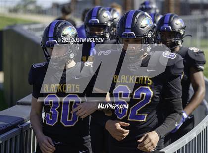 Thumbnail 2 in Davenport vs. Bay City (UIL Football 4A D1 Regional Semifinal) photogallery.