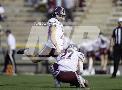 Thumbnail 1 in Davenport vs. Bay City (UIL Football 4A D1 Regional Semifinal) photogallery.
