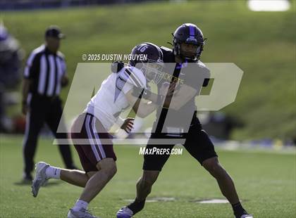 Thumbnail 3 in Davenport vs. Bay City (UIL Football 4A D1 Regional Semifinal) photogallery.