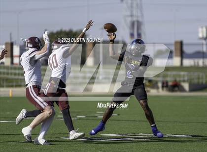 Thumbnail 2 in Davenport vs. Bay City (UIL Football 4A D1 Regional Semifinal) photogallery.