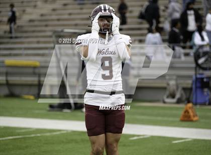 Thumbnail 2 in Davenport vs. Bay City (UIL Football 4A D1 Regional Semifinal) photogallery.