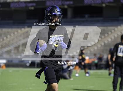 Thumbnail 2 in Davenport vs. Bay City (UIL Football 4A D1 Regional Semifinal) photogallery.