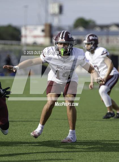 Thumbnail 2 in Davenport vs. Bay City (UIL Football 4A D1 Regional Semifinal) photogallery.