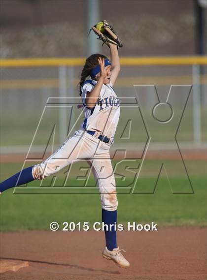 Thumbnail 3 in Marana vs. Nogales (Tucson Badger Invitational) photogallery.