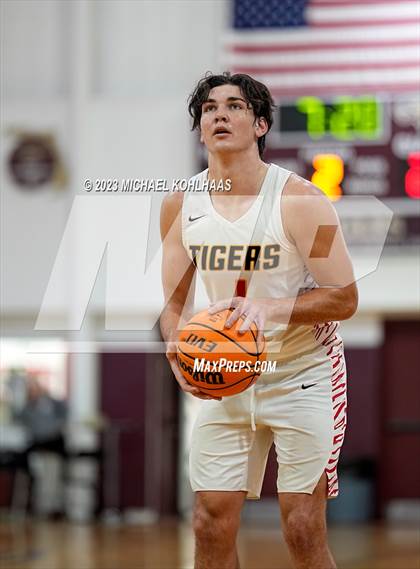 Thumbnail 2 in Dunnellon vs. Eagle's View photogallery.