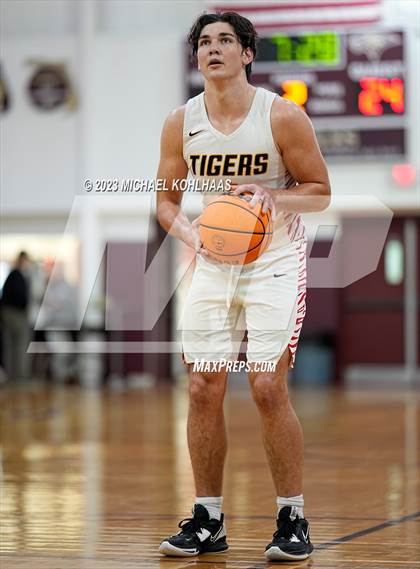 Thumbnail 1 in Dunnellon vs. Eagle's View photogallery.