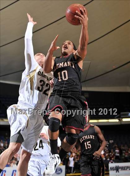 Thumbnail 2 in Alemany vs. Oak Park (CIF SS D3A Final) photogallery.
