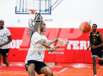 Thumbnail 3 in Wings Academy Vs Roselle Catholic (The Preview HS Showcase) photogallery.