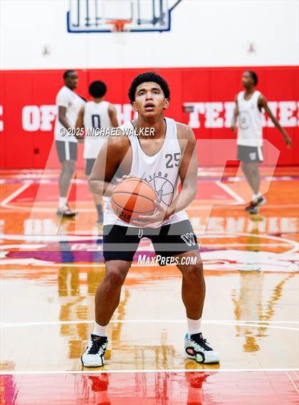 Thumbnail 2 in Wings Academy Vs Roselle Catholic (The Preview HS Showcase) photogallery.