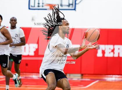 Thumbnail 2 in Wings Academy Vs Roselle Catholic (The Preview HS Showcase) photogallery.