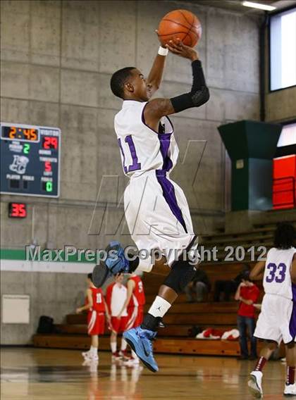 Thumbnail 3 in University vs. Castlemont  (I Have A Dream Classic) photogallery.