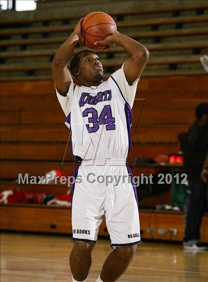 Thumbnail 3 in University vs. Castlemont  (I Have A Dream Classic) photogallery.