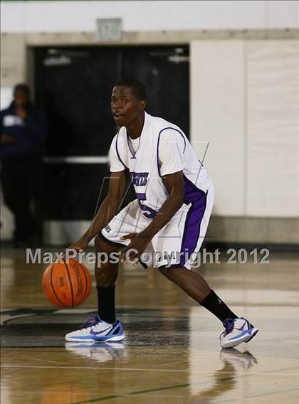 Thumbnail 2 in University vs. Castlemont  (I Have A Dream Classic) photogallery.