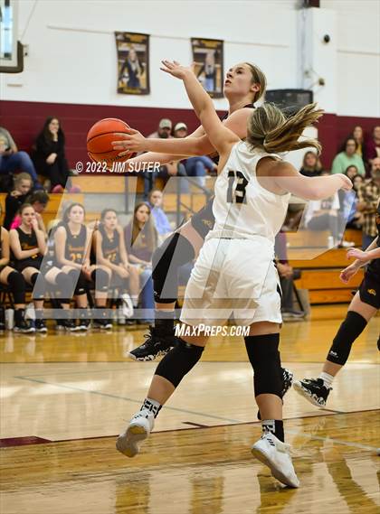 Thumbnail 2 in McGregor vs Thorndale (Thorndale Shootout) photogallery.