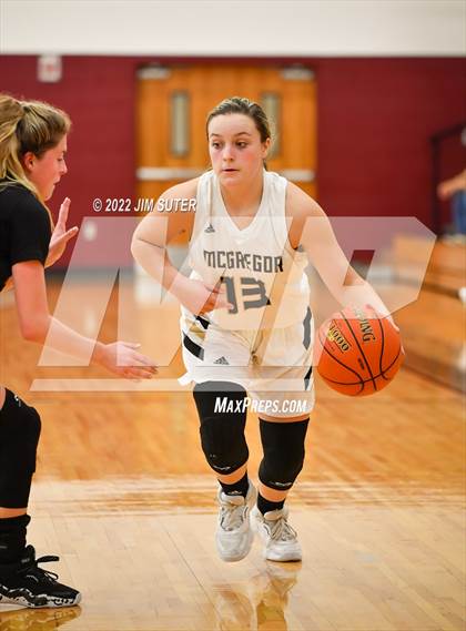 Thumbnail 2 in McGregor vs Thorndale (Thorndale Shootout) photogallery.