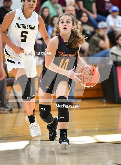 Thumbnail 3 in McGregor vs Thorndale (Thorndale Shootout) photogallery.
