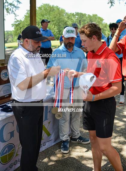 Thumbnail 3 in UIL 2A Boys Golf Awards photogallery.