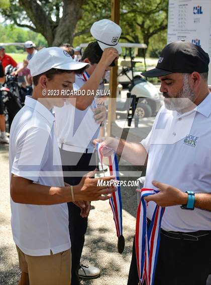 Thumbnail 1 in UIL 2A Boys Golf Awards photogallery.