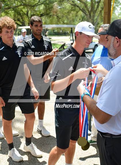 Thumbnail 2 in UIL 2A Boys Golf Awards photogallery.