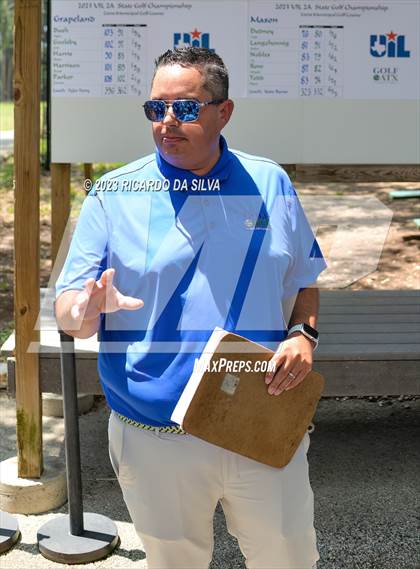 Thumbnail 2 in UIL 2A Boys Golf Awards photogallery.