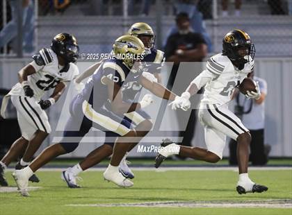 Thumbnail 2 in St. Frances Academy @ St. John Bosco (MaxPreps Game of the Week) photogallery.