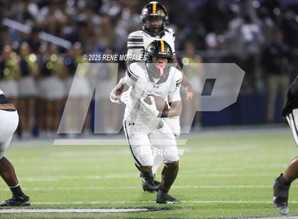 Thumbnail 2 in St. Frances Academy @ St. John Bosco (MaxPreps Game of the Week) photogallery.