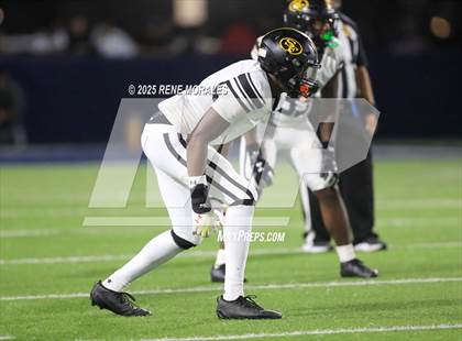 Thumbnail 2 in St. Frances Academy @ St. John Bosco (MaxPreps Game of the Week) photogallery.